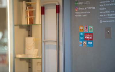 Imatge d'un dels comerços adherits a la campanya | Roger Benet